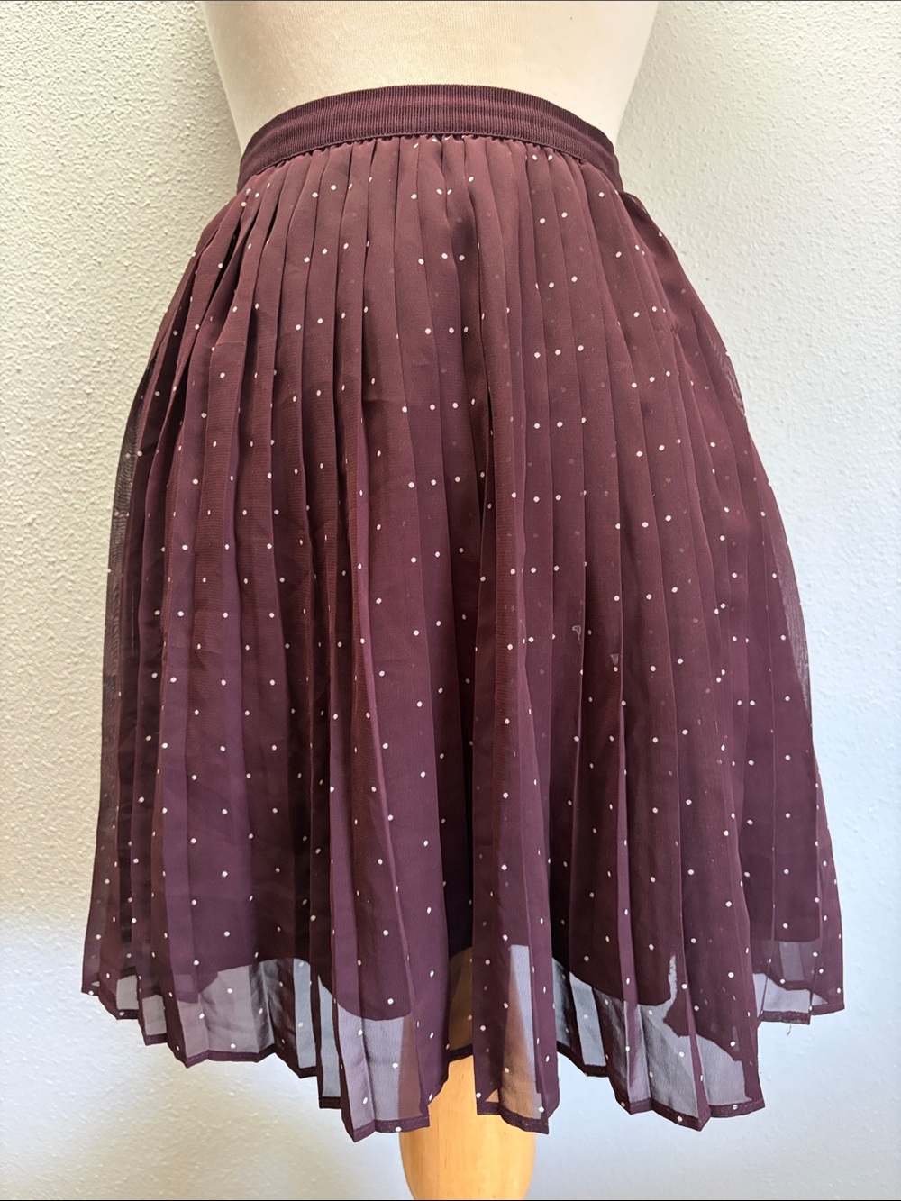Uniqlo pleated polkadot skirt